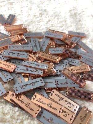 Label Akrilik Custom Bentuk